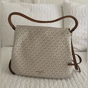 Michael Kors Authentic Signature Hobo Grand Shoulder Bag
NWT
